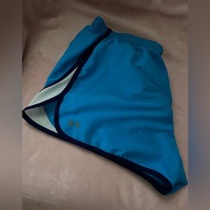Barely worn under armour women’s running shorts!!